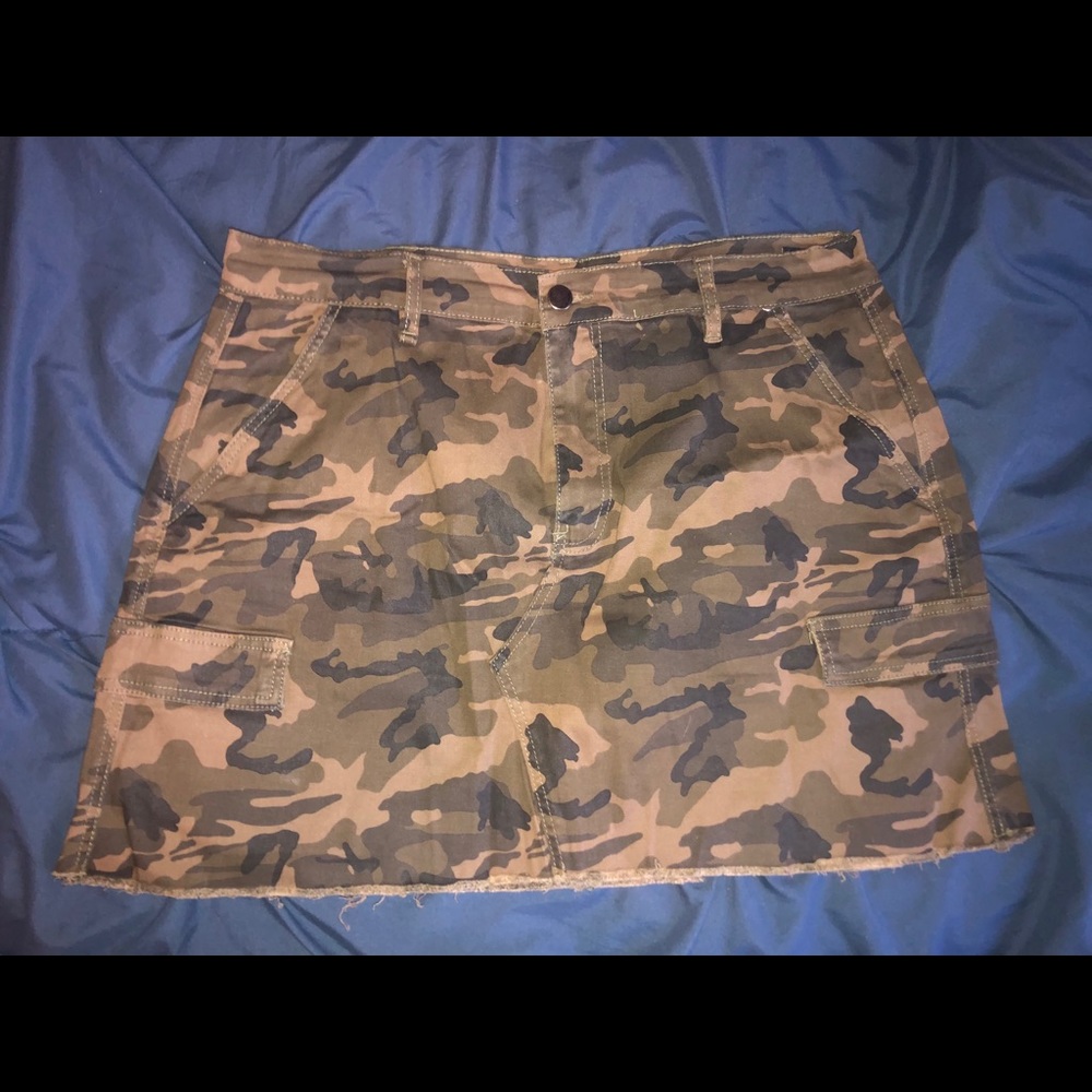 Camo print mini skirt!